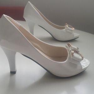 White Open Toe Heel with Sparkly Bow